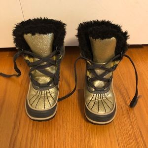 ADORABLE Kids Sorel Snowboots